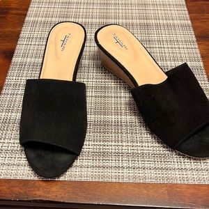Tahari Womens Wedge NEVER WORK Size 8